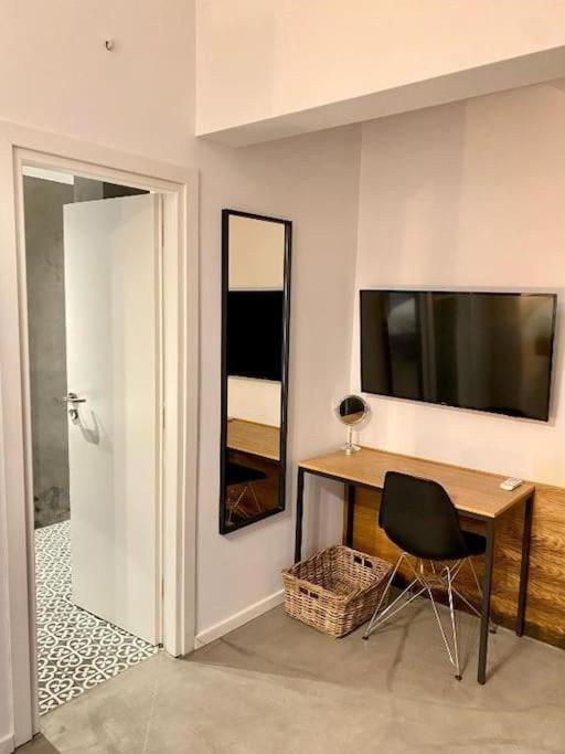 A Place 4U No10 - Garden-Level Getaway 2 Bedroom 2 Bathroom Apartment With Yard Atenas Exterior foto